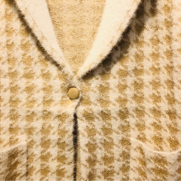 Camel Houndstooth Tailored Sweater Coat - Picture 4 of 7